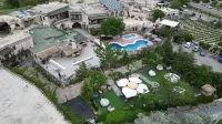 Holiday Cave Hotel - Rooftop Pools