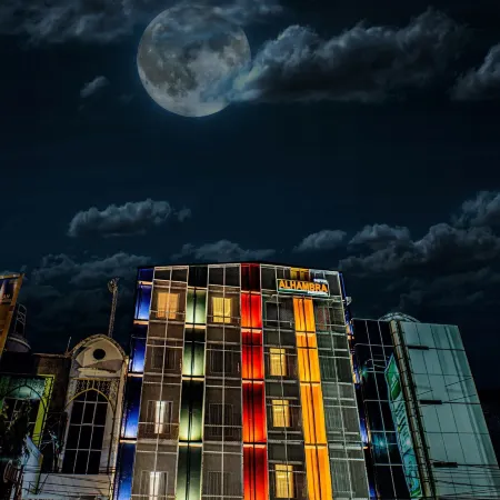 Alhambra Hotel Banda Aceh Отели в г. Банда Асех