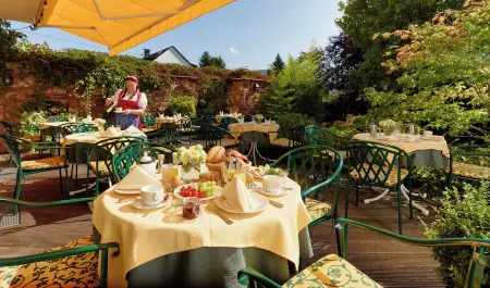 Ringhotel Bömers Mosel Landhotel Отели в г. Бад-Бертрих