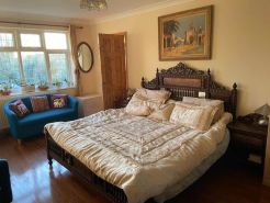 Apartment - Sleeps 4 - Parking - Balcony - Garden