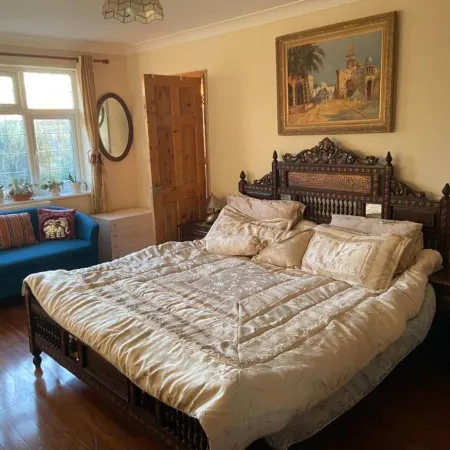 Apartment - Sleeps 4 - Parking - Balcony - Garden