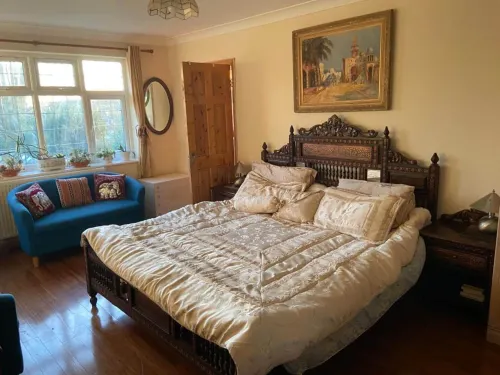 2-Bed Apartment in High Wycombe Private Garden