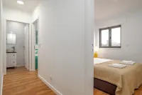 Gaia23 · Lovely 2-bed w/ Parking Amazing View Hotels in Віла-Нова-ді-Гайя
