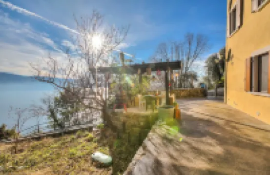 Faby House on Hilly Area and View Lake - Happy Rentals