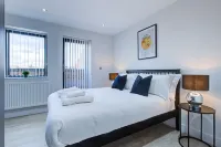 Hybrid Resi - Uxbridge with Onsite Car Parking, Near London Heathrow Airport Hotels near Primark