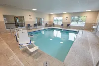 Gundersen Hotel & Suites - Pools