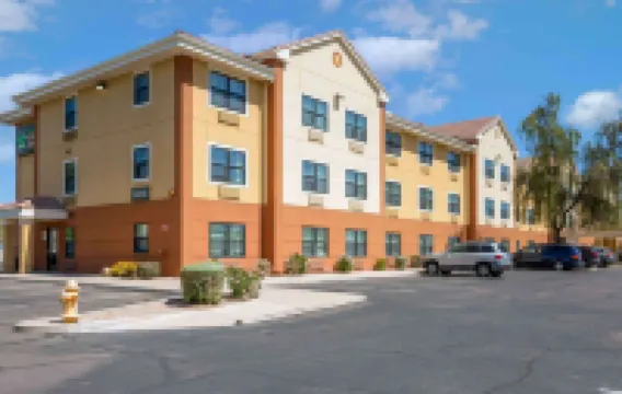 เอ็กซ์เทนเด็ดสเตย์ อเมริกา สวีทส์ ฟีนิกซ์ แชนด์เลอร์