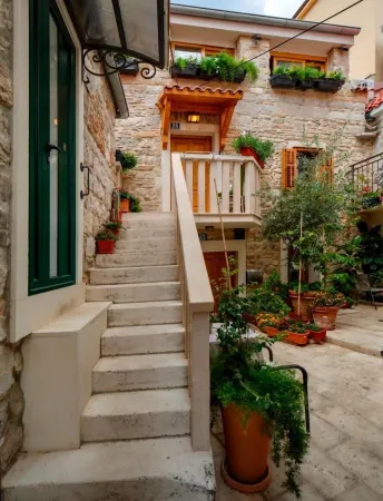 Stone House Luxury Rooms Отели в г. Сплит