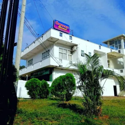 Omeeco Guest Hotels near Weherahena Buddhist Temple