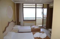 Ayvalık Palas Hotel Hôtels à : Fevzipasa-vehbibey Mahallesi