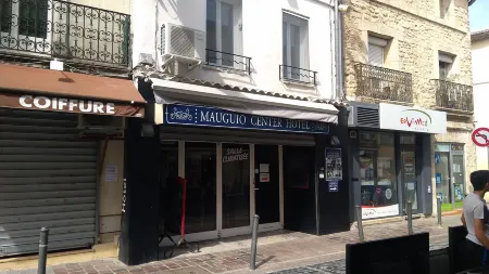 Mauguio Center Hôtel Отели в г. Могио