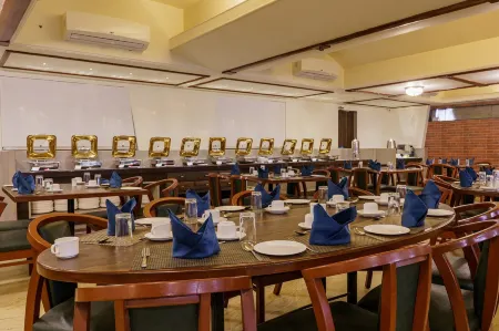 Valley View Beacon Resort Отели рядом с достопримечательностью «Poonam Chowk»