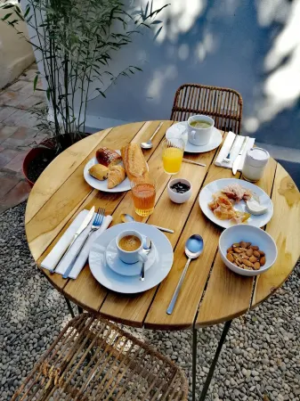 La Maison Grivolas Appartements et Maison d'hôtes Отели рядом со станцией Avignon City Center Railway Station