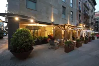 سيوتات دي جيرونا Hotels near Eiffel Bridge (Pont de les Peixateries Velles)
