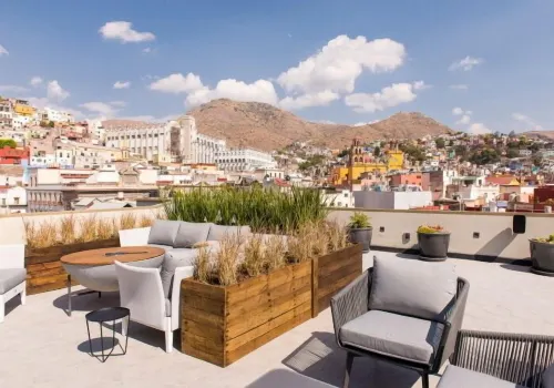 Antigua Trece Hotel Fusión