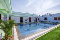 هوتل نجوين تون Hotels near لونج بيتش