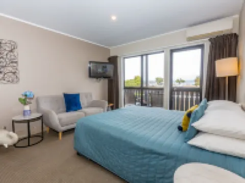 Le Chalet Suisse Motel Taupo Hotels near Ngātoroirangi Mine Bay Māori Rock Carvings
