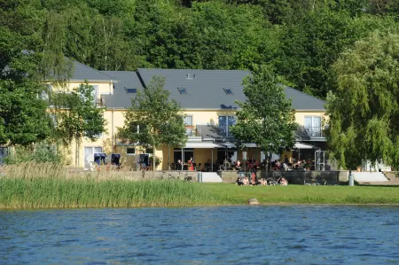 Strandhaus am Inselsee Отели в г. Гюльцов-Прюцен