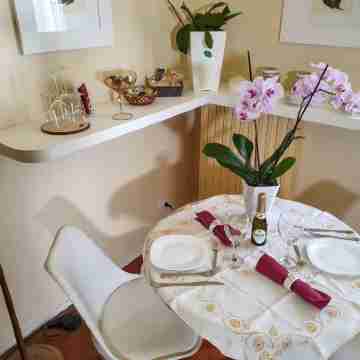 Turenum Apartment B&B Dining/Meeting Rooms