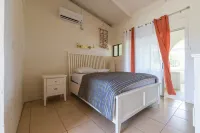 Wave Crest Suites فنادق في Lance aux Epines