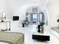 Maregio Suites Hotels near Oia Caldera