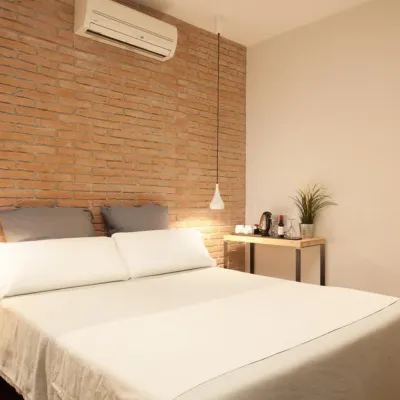 Hostal Fernando Hotels near Ramblas