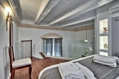 U Collection - a Luxury Collection Suites, Valletta Отели рядом с достопримечательностью «Каса-Рокка-Пиккола»