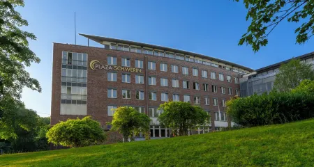 PLAZA Premium Schwerin, Sure Hotel Collection by Best Western Отели в г. Гольденштедт