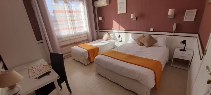 Hôtel du Tricastin Hotele w: Drome