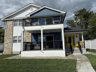 Chic Beachside Oasis - 3BR, 2BA, Walk to Shore! Hotels in 