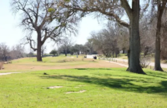 Master suite/ Soaking Tub/ Spacious Kitchen