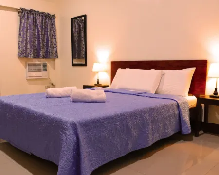 CounTess Pension House Hotels in Liloan