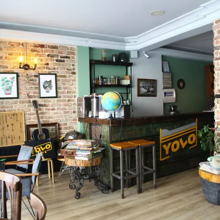 Yolohostel