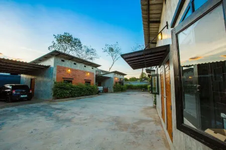 Paradiso Boutique Resort Отели рядом с достопримечательностью «Wat Buppharam or Wat Plai Klong»