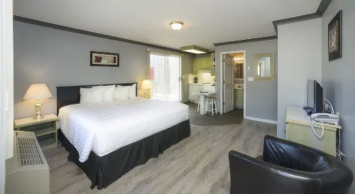 Tiki Shores Inn & Suites