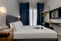 Up Hotel - شرفة