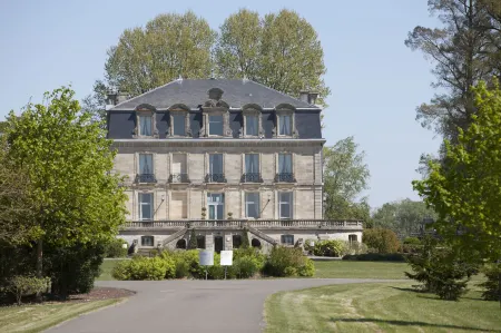 Château Grattequina Hôtel Отели в г. Сен-Венсан-де-Поль