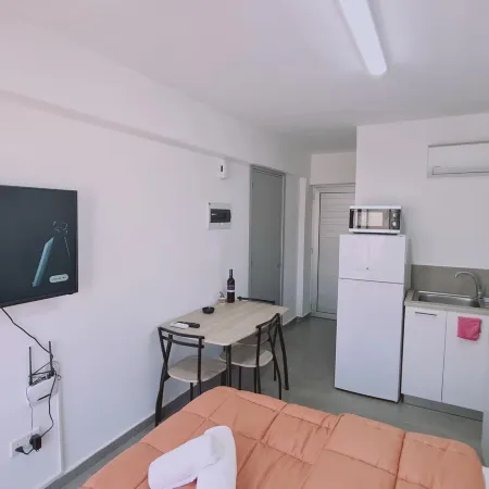 100 AN - Napa Living 23 Отели рядом с достопримечательностью «Морские пещеры-гроты Айя-Напы»