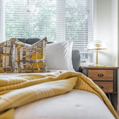 Cozy 1 Bedroom Townhouse Hotels near Lisgar