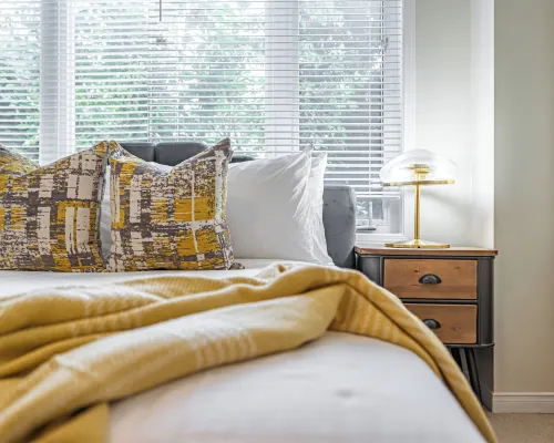 Cozy 1 Bedroom Townhouse Hotels near Lisgar