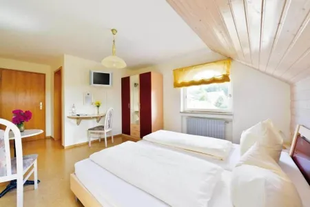 Hotel Gasthof Rössle Отели в г. Херренберг