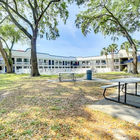 Stayable Kissimmee West Отели рядом с достопримечательностью «Парк аттракционов Олд-Таун»