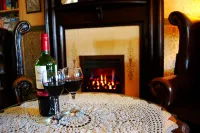 Lion Hotel & Studio Apartments - bar