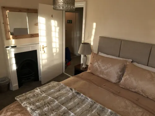 The Kings Arms Hotel Hotels in Maer