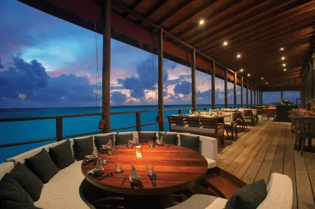 Ozen Life Maadhoo - Luxury All Inclusive Отели рядом с достопримечательностью «Мааду»