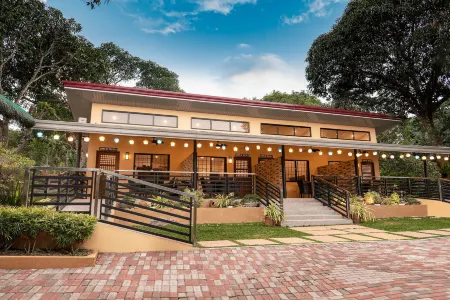 Nauvoo Farm Resort Отели в г. Concepcion