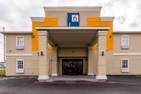 Motel 6 Jourdanton, TX
