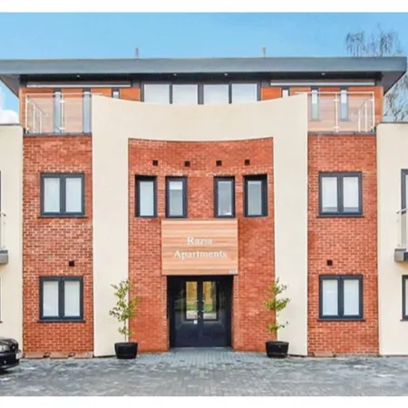 Modern 2 & 3 Bedroom Apartments with Parking, Near Headington Hospitals & Oxford Brookes
