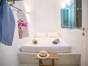 Morfi Cave House