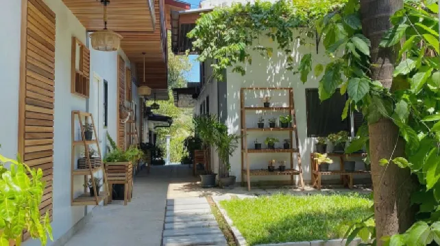 The Reef Hotel & Studios